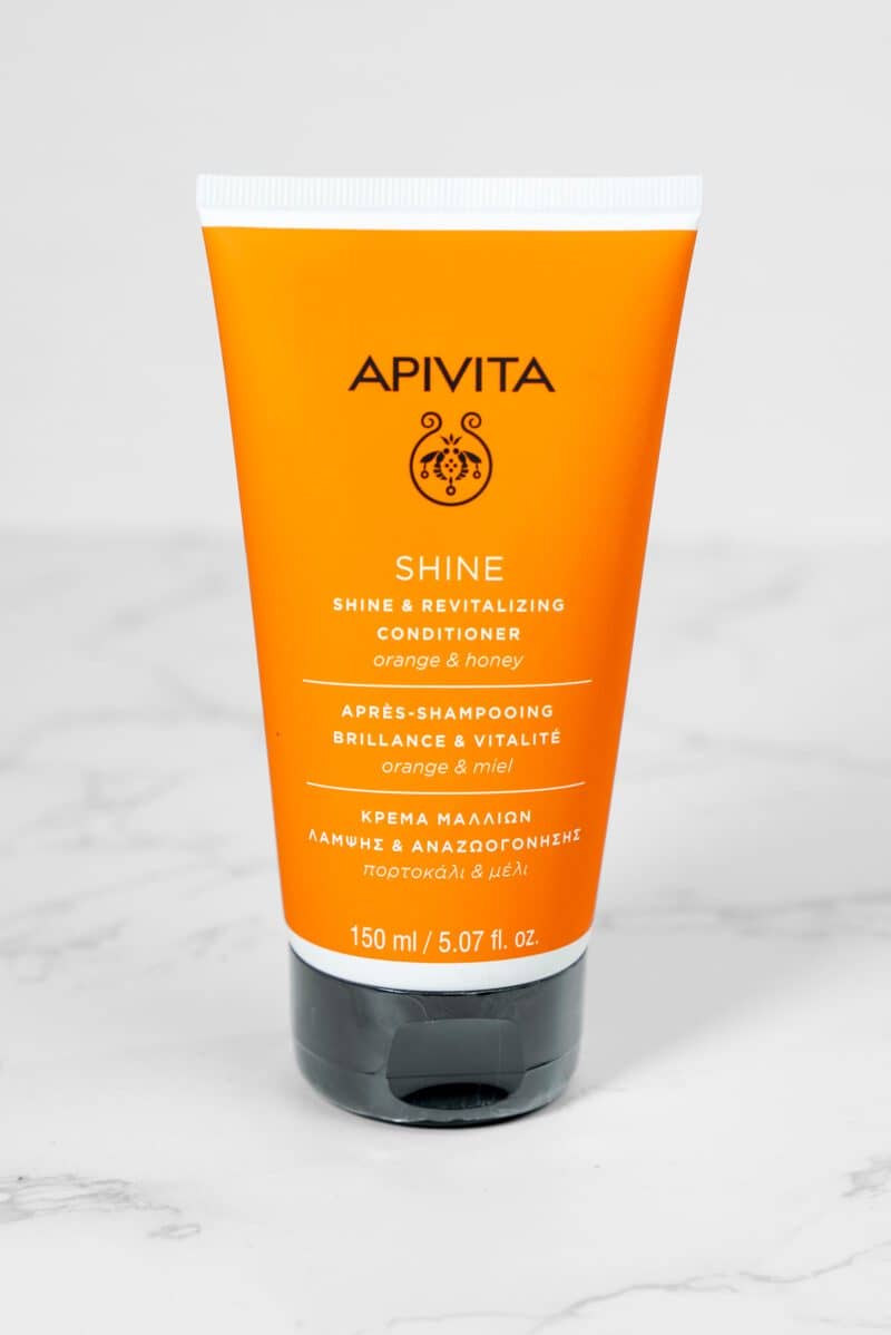 apivita  SHINE Balsamo Illuminante Rivitalizzante per Tutti i Tipi di Capello 150ml