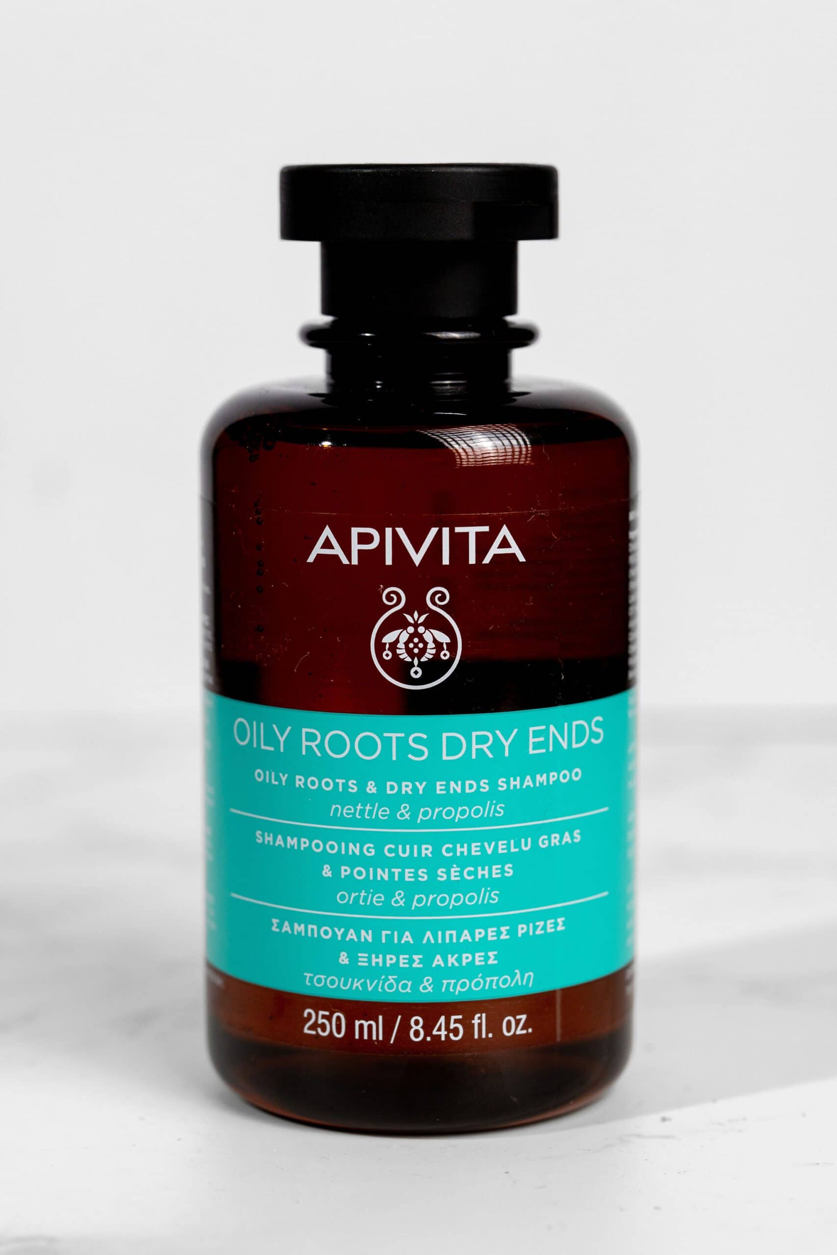 apivita OILY ROOTS DRY ENDS Shampoo Cute Grassa e Punte Secche